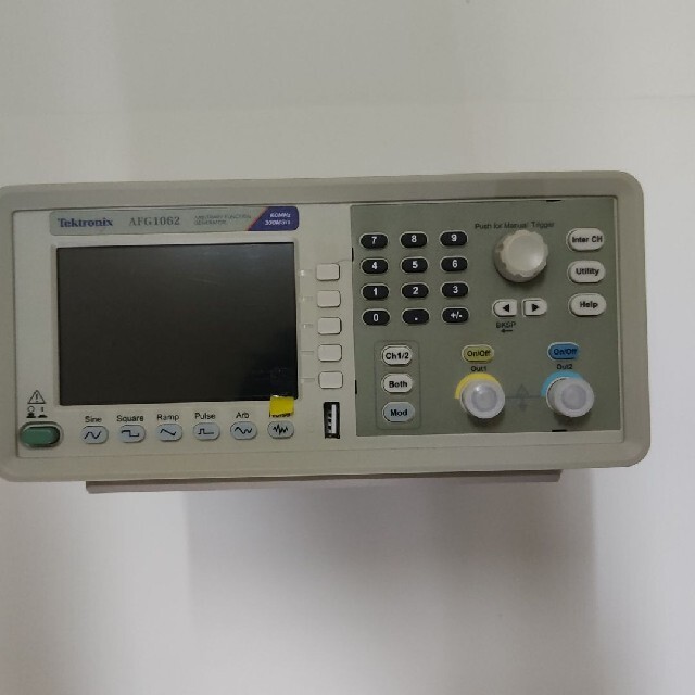 Tektronix 任意波形/ファンクション・ジェネレータ AFG1062