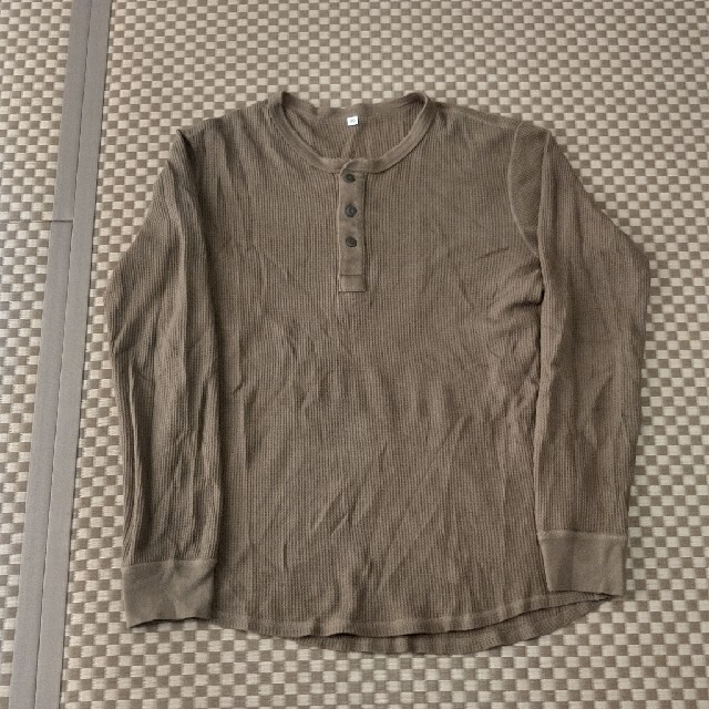 UNIQLO(ユニクロ)の秋冬物セール🔔ユニクロヘンリーネックワッフル長袖TシャツブラウンXLサイズ メンズのトップス(Tシャツ/カットソー(七分/長袖))の商品写真