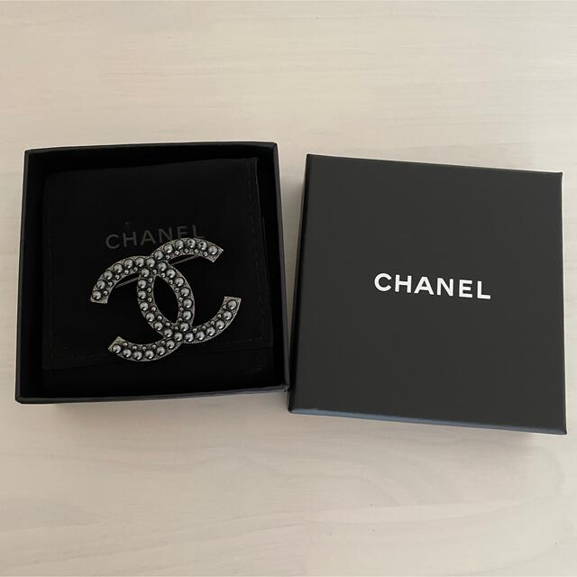 人気アイテム CHANEL - シャネル CHANELココマーク ブローチ ブローチ+