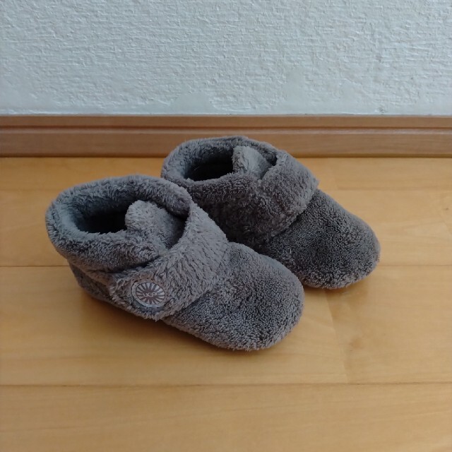 UGG(アグ)のＵＧＧ　子供用シューズ キッズ/ベビー/マタニティのベビー靴/シューズ(~14cm)(ブーツ)の商品写真