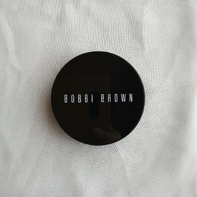 BOBBI BROWN(ボビイブラウン)のボビイブラウン イルミネイティングブロンジングパウダー 02 アンティグア コスメ/美容のベースメイク/化粧品(チーク)の商品写真