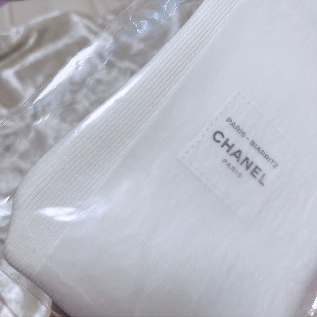 CHANEL(シャネル)の【新品未使用】CHANELポーチ　CHANEL巾着（正規品） レディースのファッション小物(ポーチ)の商品写真