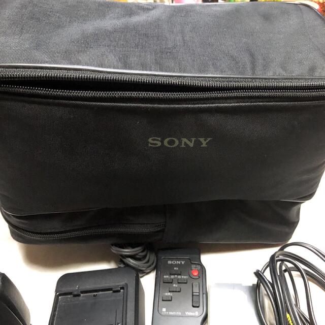 SONY(ソニー)の動作品　SONY  Video8 Handycam   CCD-TR250 スマホ/家電/カメラのカメラ(ビデオカメラ)の商品写真