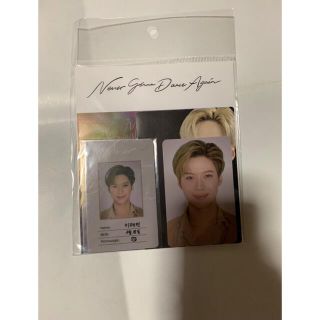 SHINee テミン 公式トレカ、デコステッカーセット beyond ② 公式SHINee TAEMIN テミンIDカード + デコステッカー セット