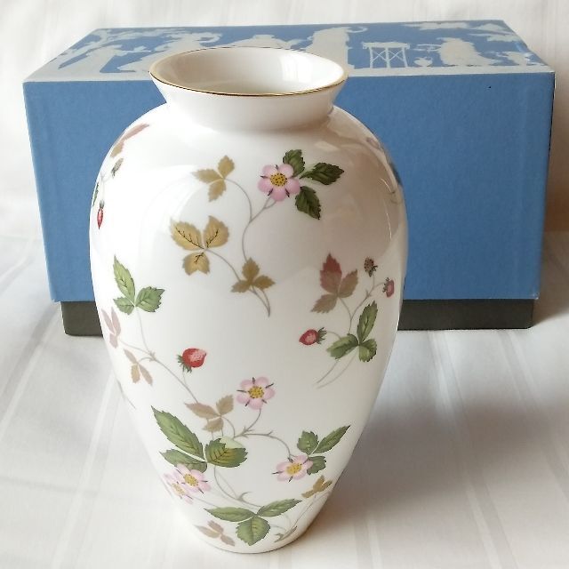 美品　ウエッジウッド　ワイルドストロベリー　花瓶　高さ約20cm