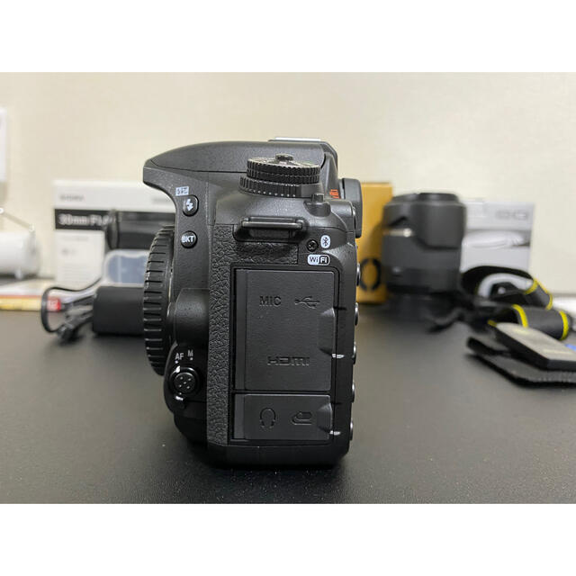 Nikon(ニコン)のNikond7500＋レンズ2本、その他諸々 スマホ/家電/カメラのカメラ(デジタル一眼)の商品写真