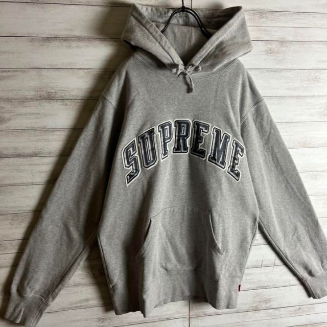 【即完売モデル】Supreme アーチ刺繍ロゴ パーカー 入試困難 定番カラー