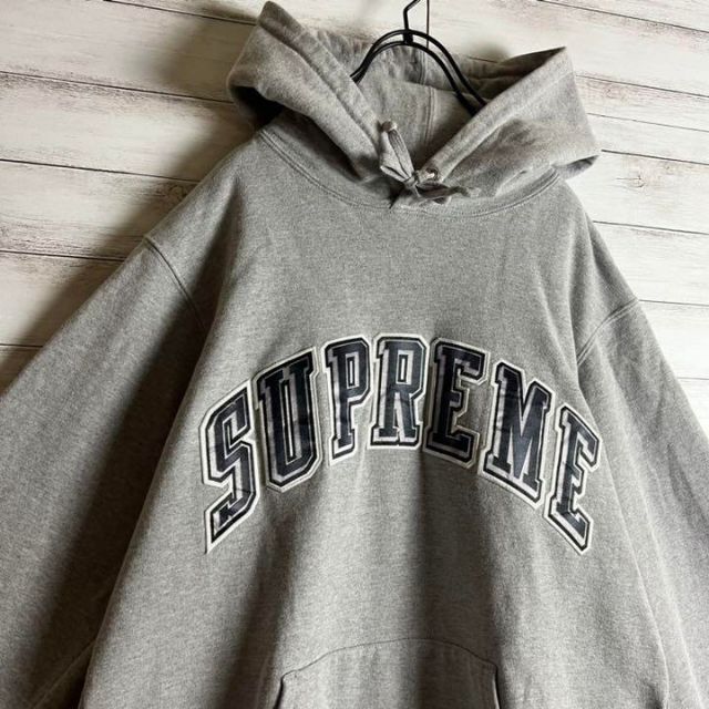 【即完売モデル】Supreme アーチ刺繍ロゴ パーカー 入試困難 定番カラー