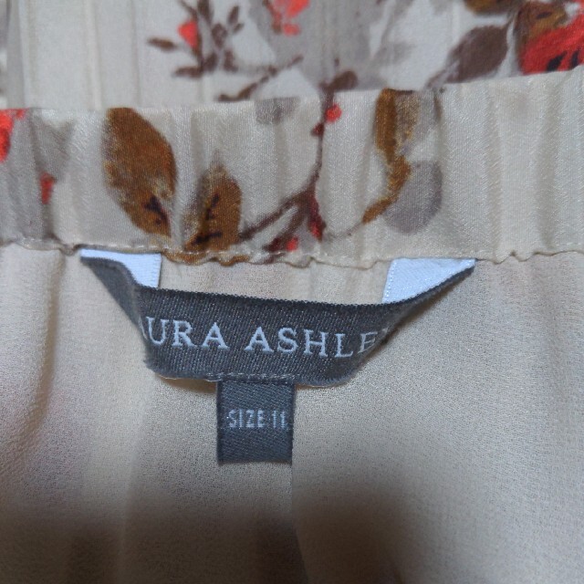 LAURA ASHLEY(ローラアシュレイ)のプリーツスカート レディースのスカート(ひざ丈スカート)の商品写真