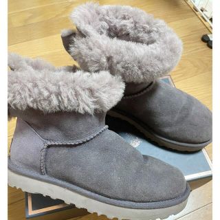 アグ(UGG)のUGG 可愛い後ろリボン　ムートンブーツ(ブーツ)