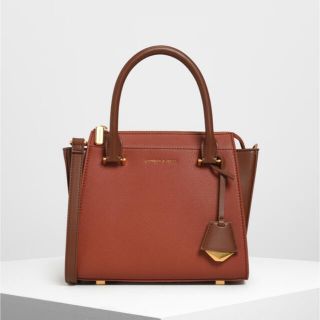 チャールズアンドキース(Charles and Keith)のトップハンドル トラペーズバッグ　ブラウン(ショルダーバッグ)