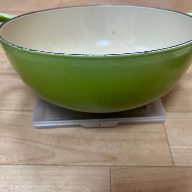 LE CREUSET(ルクルーゼ)のLe Creuset  ル・クルーゼ　鍋　キウイグリーン　22㎝　ジャンク インテリア/住まい/日用品のキッチン/食器(鍋/フライパン)の商品写真