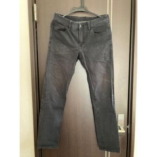 ユニクロ(UNIQLO)のユニクロ　メンズ　パンツ　黒76㎝　中古(ワークパンツ/カーゴパンツ)