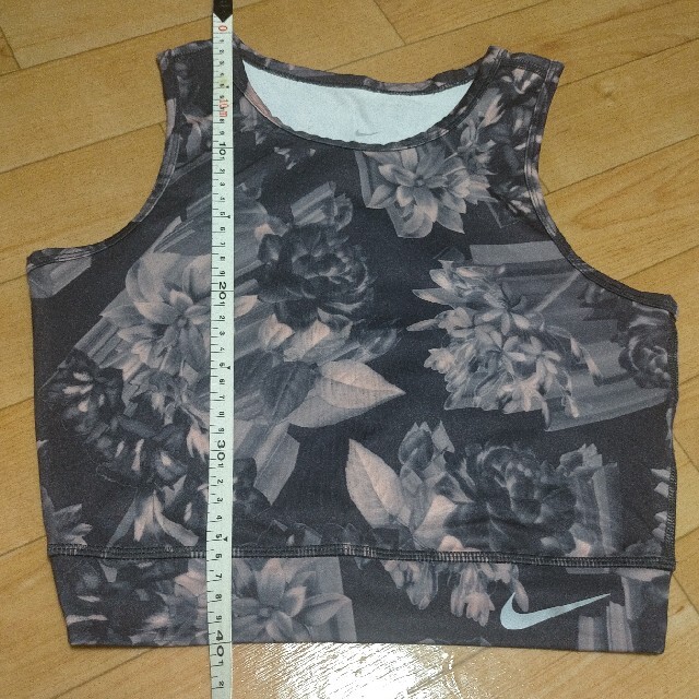 NIKE(ナイキ)のメイ様専用 レディースのトップス(タンクトップ)の商品写真