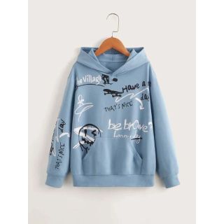 エイチアンドエム(H&M)の【新品未使用】150㎝  落書き柄　カンガルーポケット ドロップショルダー(Tシャツ/カットソー)