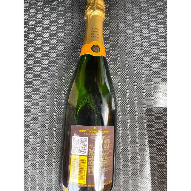 ヴーヴ・クリコ イエローラベル 750ml    食品/飲料/酒の酒(シャンパン/スパークリングワイン)の商品写真