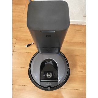 アイロボット(iRobot)のルンバi7(掃除機)