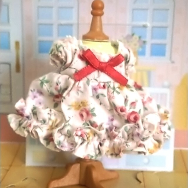 EPOCH(エポック)のドレス ワンピース シルバニアファミリー 森の洋服屋さん バラ売り シルバニア エンタメ/ホビーのおもちゃ/ぬいぐるみ(キャラクターグッズ)の商品写真