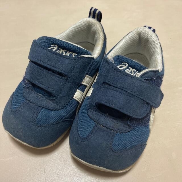 asics(アシックス)のasics アシックス　スクスク13.5cm キッズ/ベビー/マタニティのベビー靴/シューズ(~14cm)(スニーカー)の商品写真