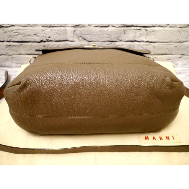 美品18万◇MARNI マルニ A4対応 2way クロスボディ レザー バッグ 美品18万◇MARNI マルニ A4対応 2way クロスボディ レザー バッグ
