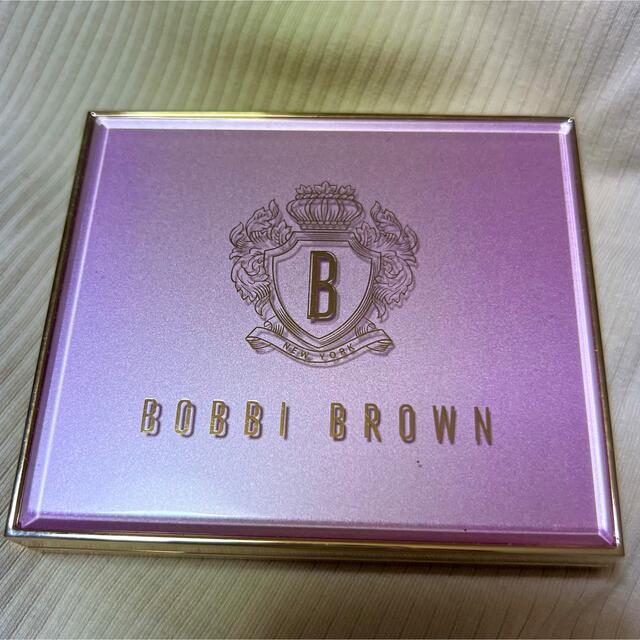 BOBBI BROWN(ボビイブラウン)のBOBBI BROWN ピンクグロウリュクスアイシャドウパレット コスメ/美容のベースメイク/化粧品(アイシャドウ)の商品写真