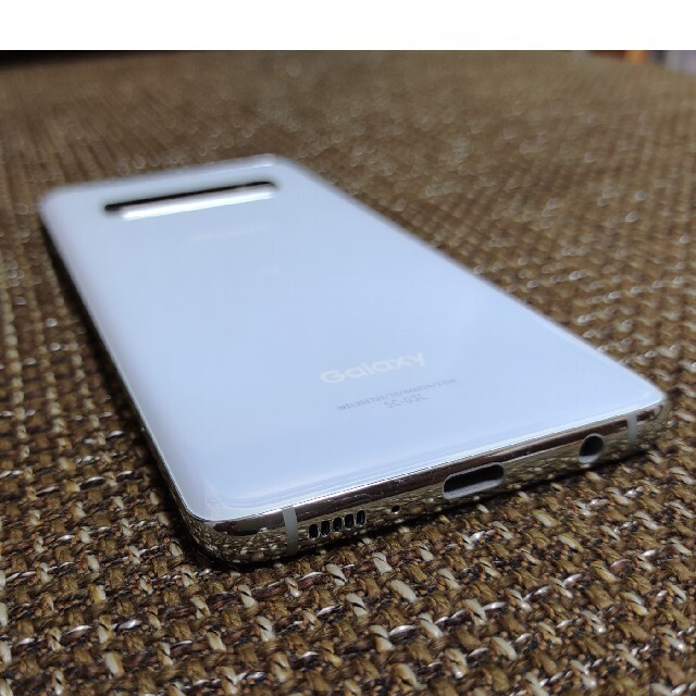 Galaxy(ギャラクシー)のGalaxy S10 SC-03L プリズムホワイト SIMフリー スマホ/家電/カメラのスマートフォン/携帯電話(スマートフォン本体)の商品写真