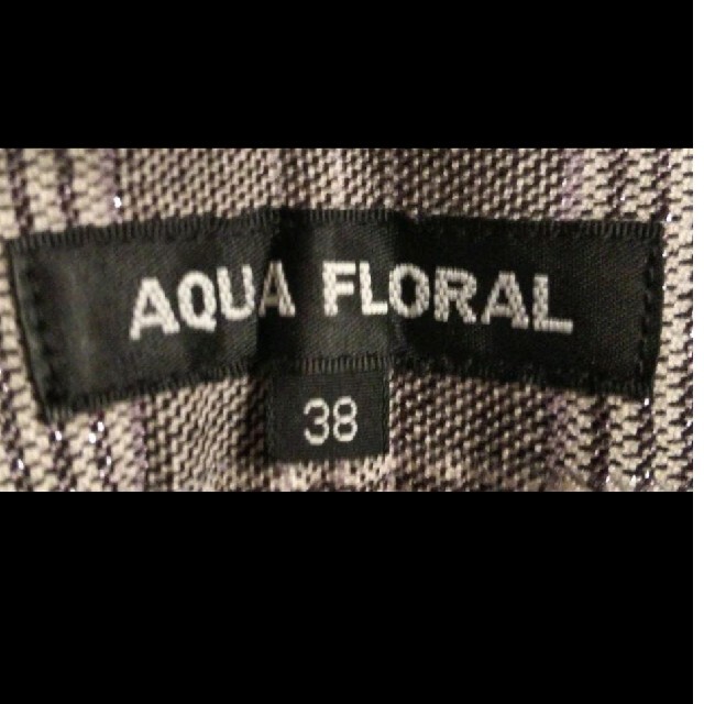 AQUA FLORAL　キズなし　汚れなし　チェック柄　裏地付き レディースのパンツ(ハーフパンツ)の商品写真