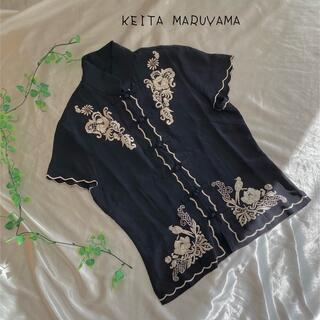 ケイタマルヤマ(KEITA MARUYAMA TOKYO PARIS)のケイタマルヤマ　シルクサテンフラワー刺繍　チャイナシャツ　ブラック(シャツ/ブラウス(半袖/袖なし))