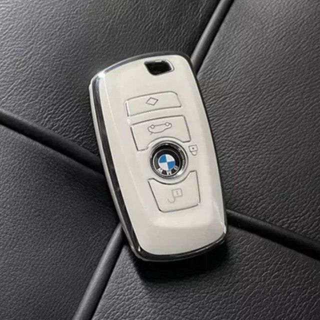 BMW(ビーエムダブリュー)のBMW キーケース TPU ホワイト 白 銀 キー カバー 鍵 f30 f10 自動車/バイクの自動車(車内アクセサリ)の商品写真