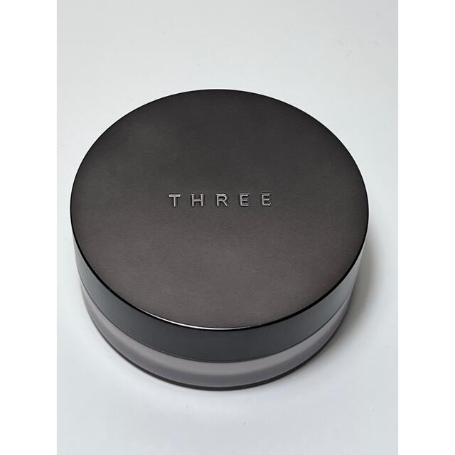 THREE(スリー)のTHREE アドバンスドエシリアルスムースオペレータールースパウダー 02 コスメ/美容のベースメイク/化粧品(フェイスパウダー)の商品写真