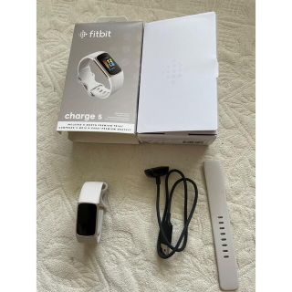 フィットフィット(fitfit)の値下げ　Fitbit Charge5 美品(トレーニング用品)