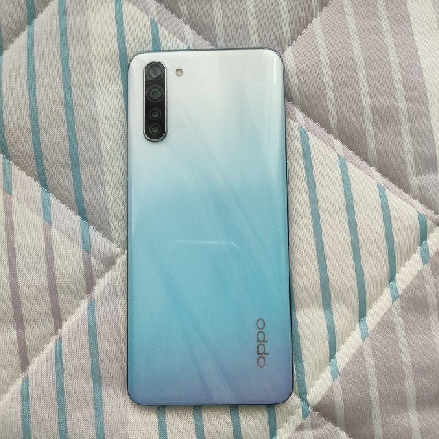 OPPO(オッポ)のOPPO オッポ Reno3 A 128GB ホワイト OPU33SWU UQ スマホ/家電/カメラのスマートフォン/携帯電話(スマートフォン本体)の商品写真