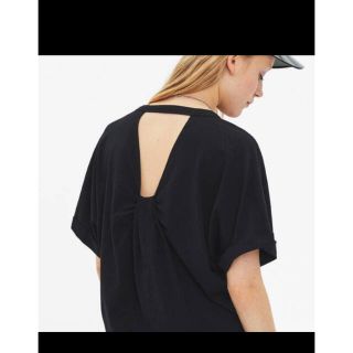 ザラ(ZARA)のベルシュカ　バックオープンTシャツ(Tシャツ(半袖/袖なし))