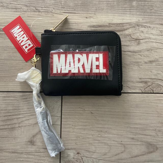 MARVEL(マーベル)の【新品未使用】マーベル(MARVEL)リール付き　定期入れ&パスケース　 レディースのファッション小物(パスケース/IDカードホルダー)の商品写真