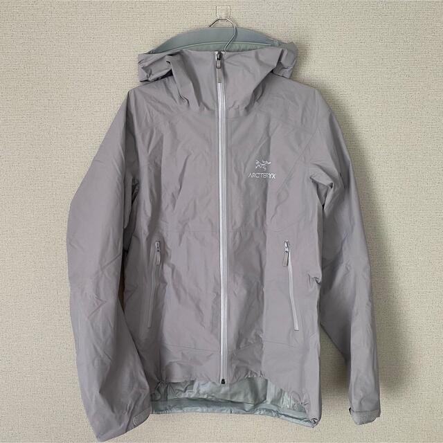 ARC'TERYX(アークテリクス)の【美品】ARC’TERYX ジャケット レディース S GORE-TEX 薄紫 スポーツ/アウトドアのアウトドア(登山用品)の商品写真