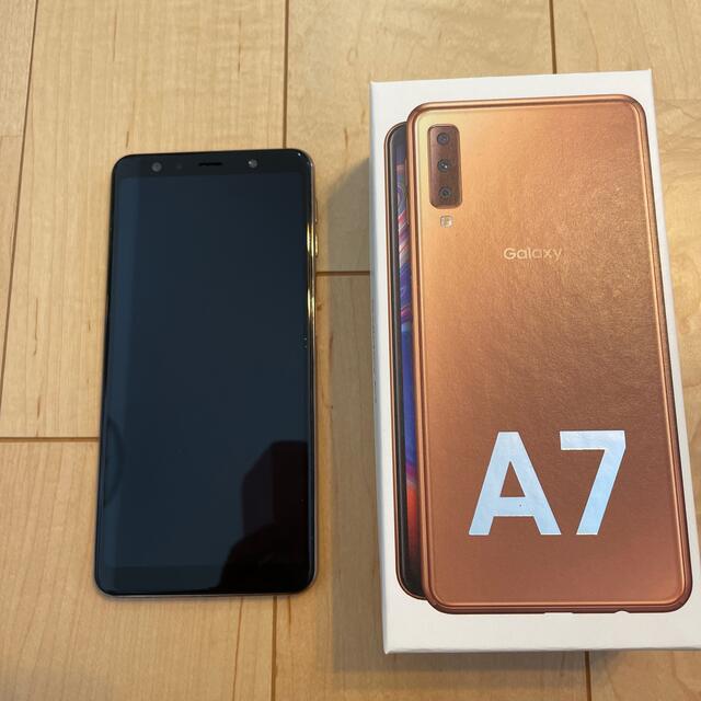 SAMSUNG(サムスン)のGALAXY A7 楽天モバイル SM-A750C ゴールド スマホ/家電/カメラのスマートフォン/携帯電話(スマートフォン本体)の商品写真