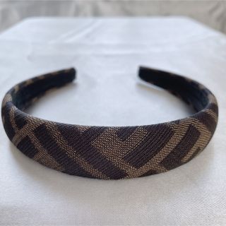 高評価!ヘアアクセサリーフェンディ ブラック カチューシャの通販 19点 | FENDIのレディースを