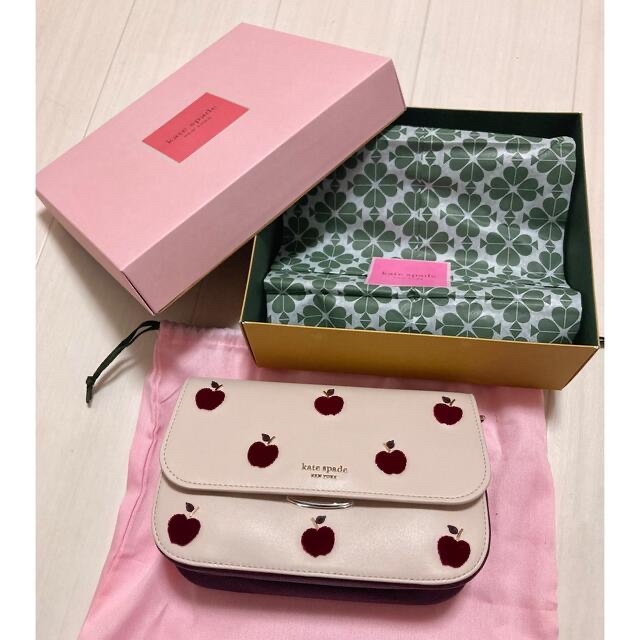 kate spade new york(ケイトスペードニューヨーク)のケイトスペード　りんご　バッグ レディースのバッグ(ショルダーバッグ)の商品写真