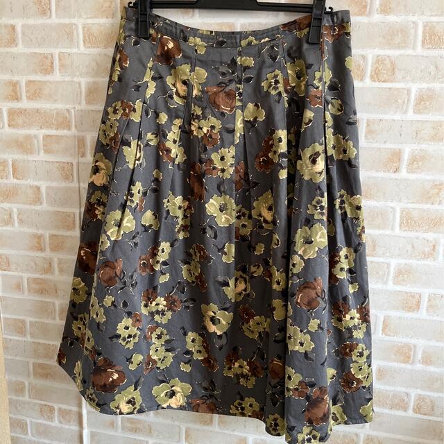LAURA ASHLEY(ローラアシュレイ)のローラアシュレイ１３号　花柄スカート レディースのスカート(ロングスカート)の商品写真