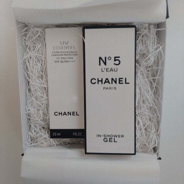 CHANEL　 日焼け止めとシャワージェル　新品　ギフトBOX