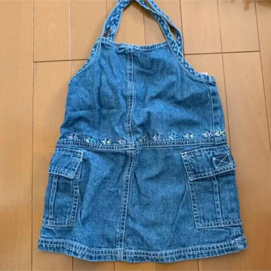 お花刺しゅう デニムジャンパースカート  キッズ/ベビー/マタニティのキッズ服女の子用(90cm~)(スカート)の商品写真