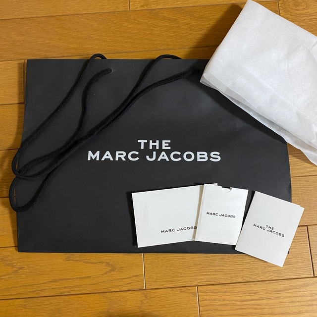 MARC JACOBS(マークジェイコブス)のマークジェイコブス　キャンバストートバッグ　レッド レディースのバッグ(トートバッグ)の商品写真
