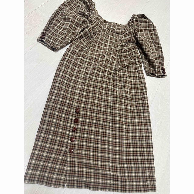 Her lip to(ハーリップトゥ)のHerlipto Off The Shoulder Plaid Dress  レディースのワンピース(ひざ丈ワンピース)の商品写真