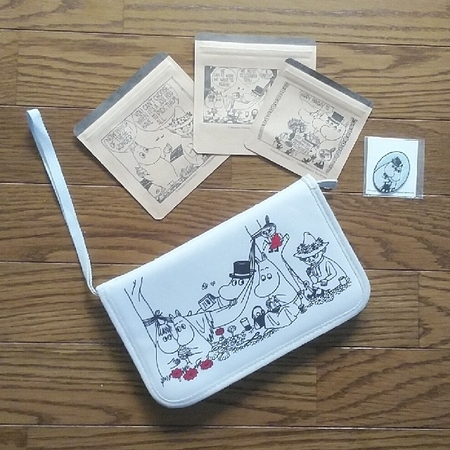 MOOMIN(ムーミン)のムーミン　In Red 付録　バインダーケース レディースのファッション小物(ポーチ)の商品写真