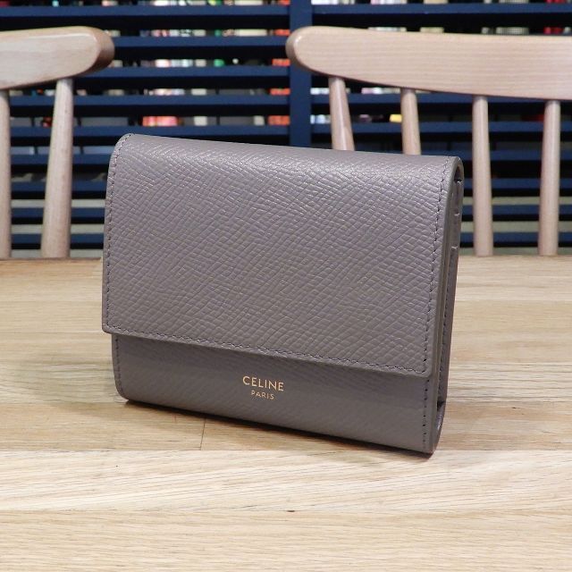 CELINE - 超美品 セリーヌ 現行 スモールトリフォールドウォレット ペブル 3つ折り財布