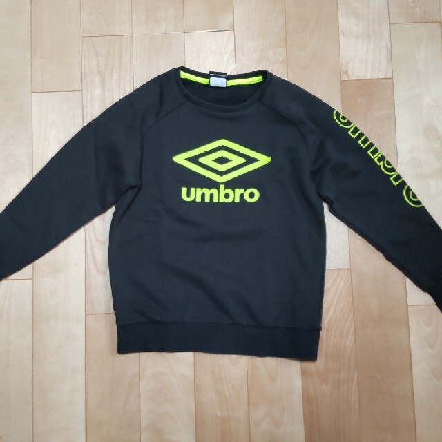 UMBRO(アンブロ)のアンブロ　トレーナー　150 140 サッカー　プーマ　アディダス　ヒュンメル スポーツ/アウトドアのサッカー/フットサル(ウェア)の商品写真