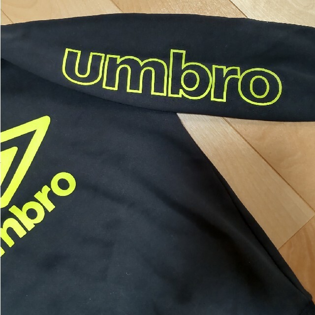 UMBRO(アンブロ)のアンブロ　トレーナー　150 140 サッカー　プーマ　アディダス　ヒュンメル スポーツ/アウトドアのサッカー/フットサル(ウェア)の商品写真