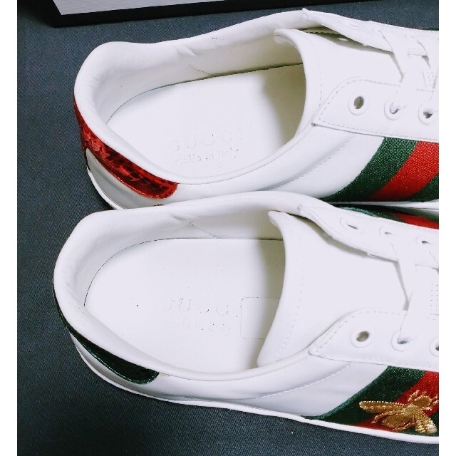 Gucci - グッチ スニーカー エース ビー 白 27.5cmの通販 by 【新品】 27.5cm 白 ビー エース スニーカー グッチ スニーカー