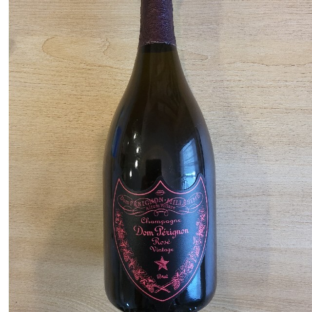 Dom Pérignon(ドンペリニヨン)のドンペリルミナス　ロゼ　光るボタン付き 食品/飲料/酒の酒(シャンパン/スパークリングワイン)の商品写真