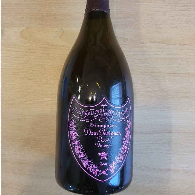 Dom Pérignon(ドンペリニヨン)のドンペリルミナス　ロゼ　光るボタン付き 食品/飲料/酒の酒(シャンパン/スパークリングワイン)の商品写真